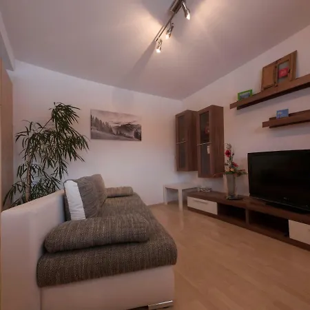 Julia Apartment *